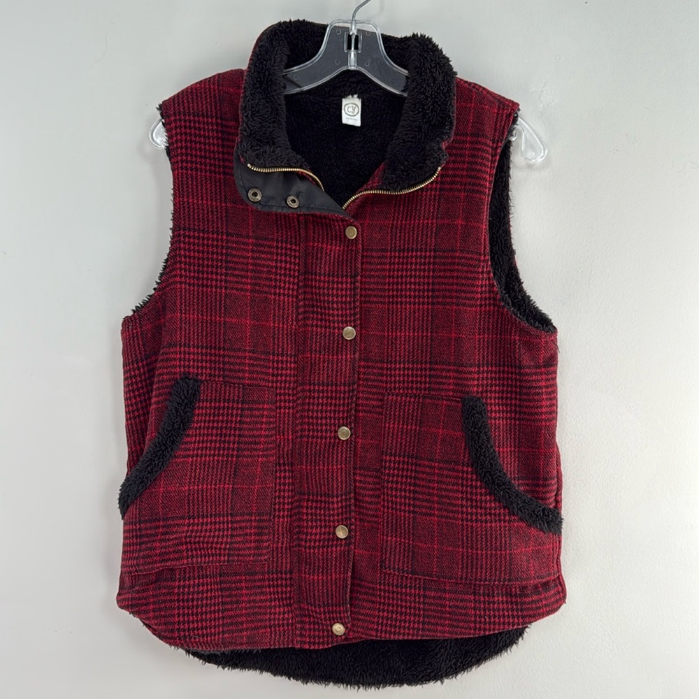 *LIKE NEW* CY Fashion Black and Dk.Red Plaid Vest with Black Sherpa Trim - SizeM